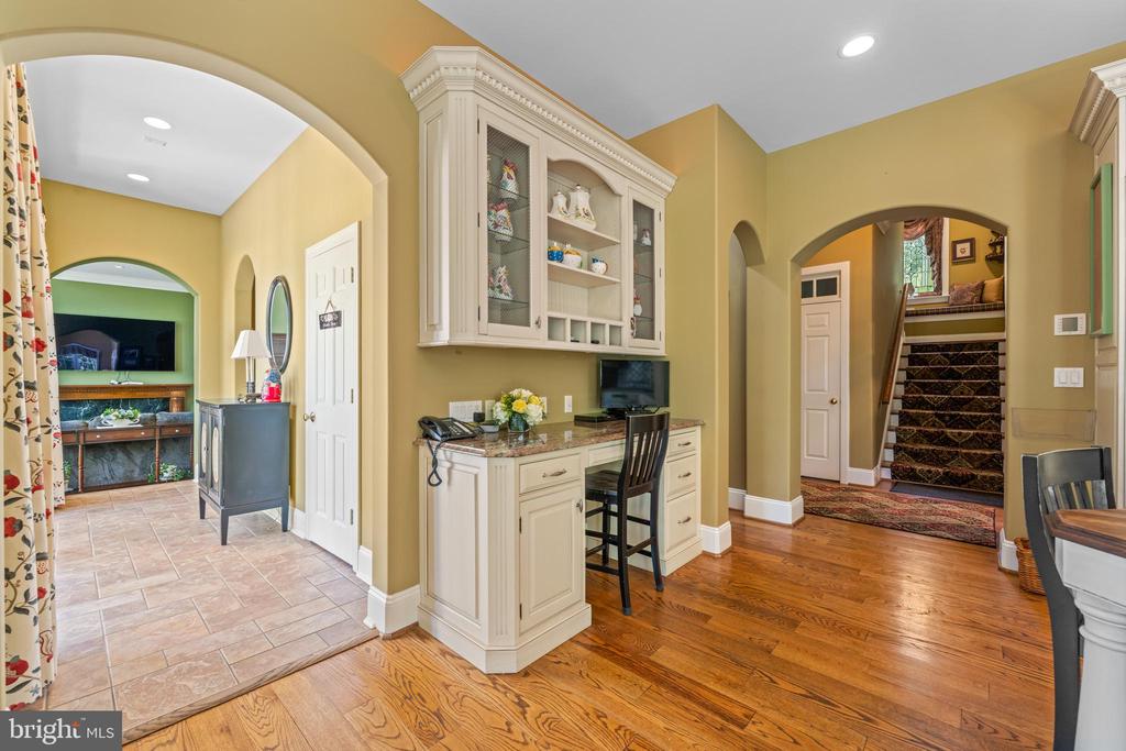 6 WEDGEWOOD DRIVE