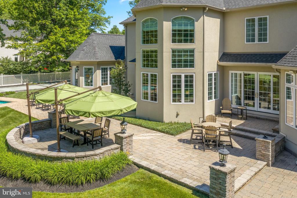 6 WEDGEWOOD DRIVE