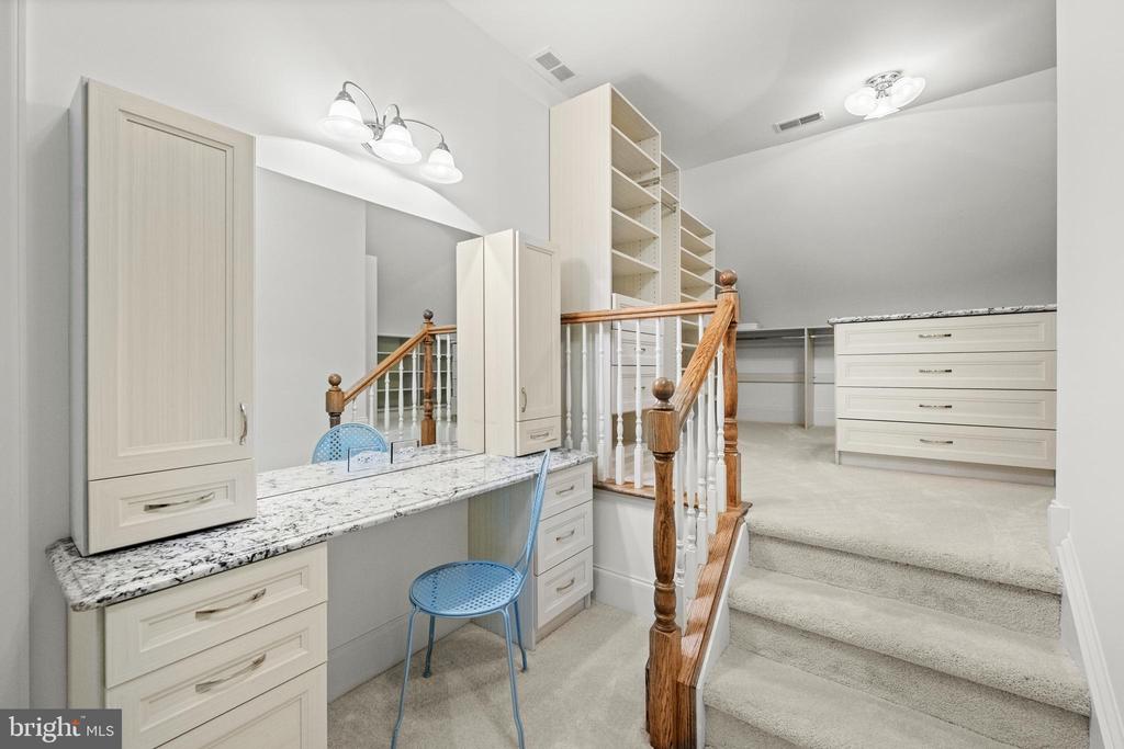 6 WEDGEWOOD DRIVE