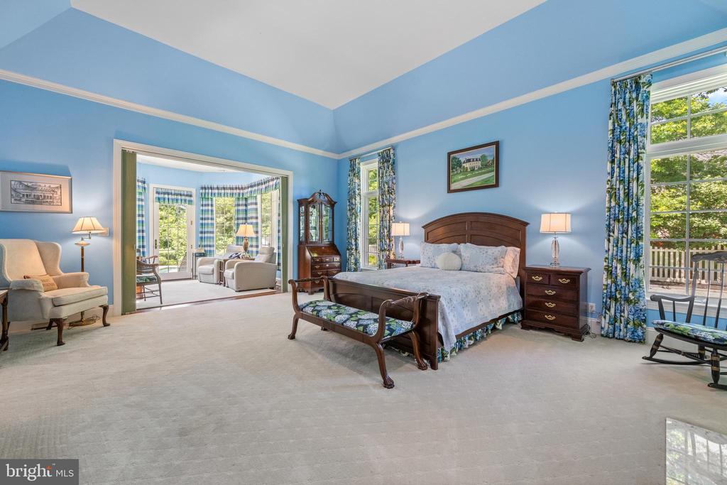 6 WEDGEWOOD DRIVE