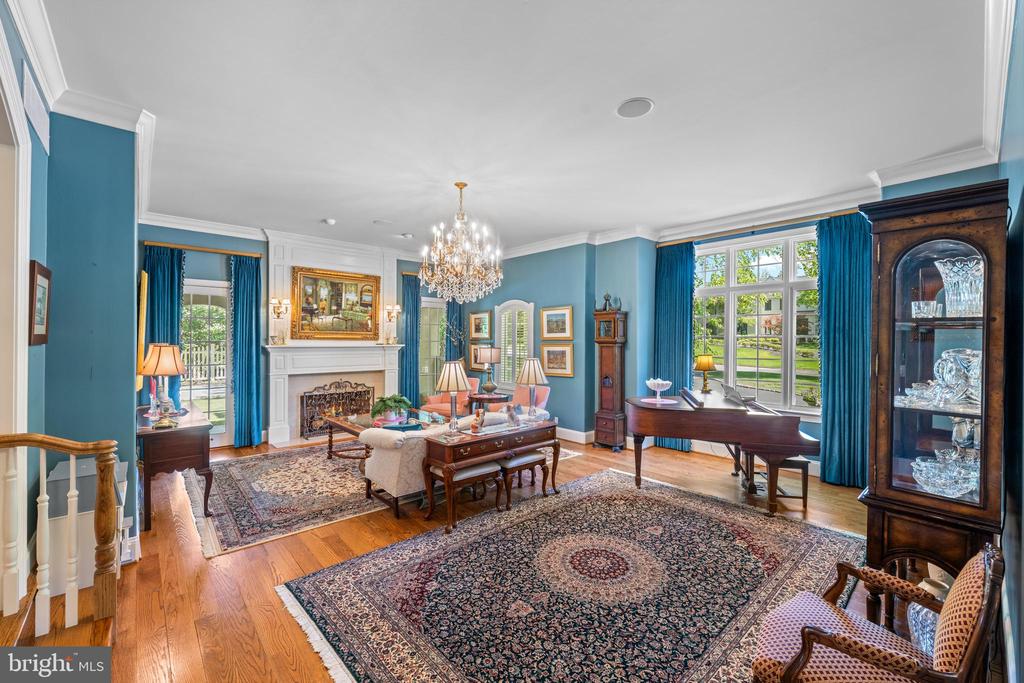 6 WEDGEWOOD DRIVE