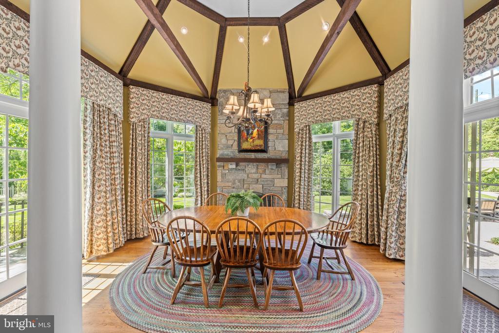 6 WEDGEWOOD DRIVE