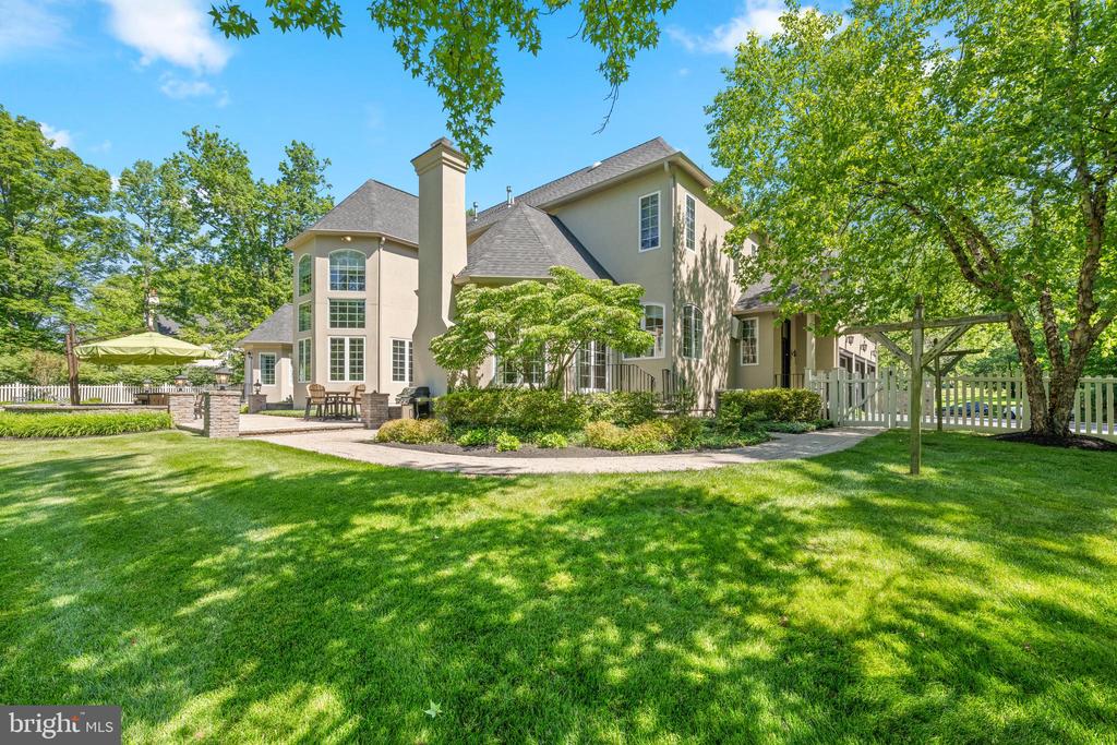 6 WEDGEWOOD DRIVE