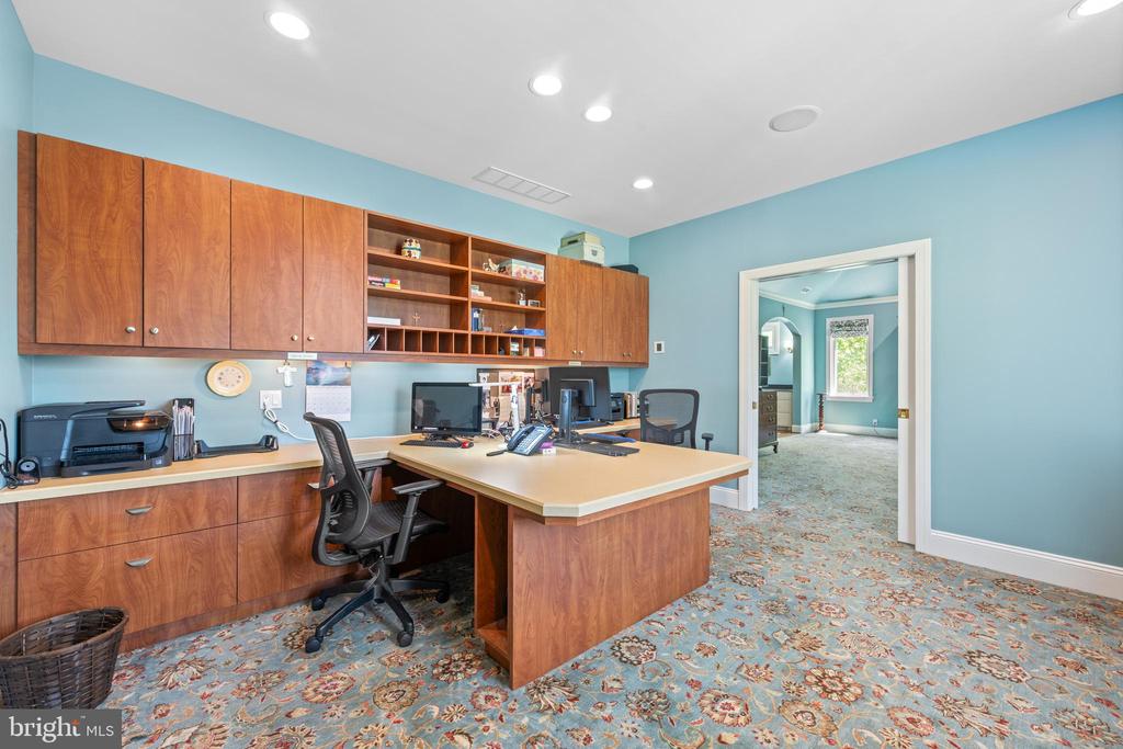 6 WEDGEWOOD DRIVE