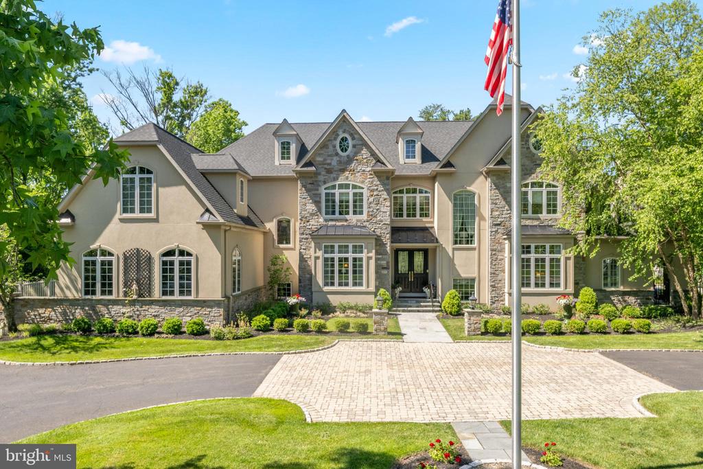 6 WEDGEWOOD DRIVE