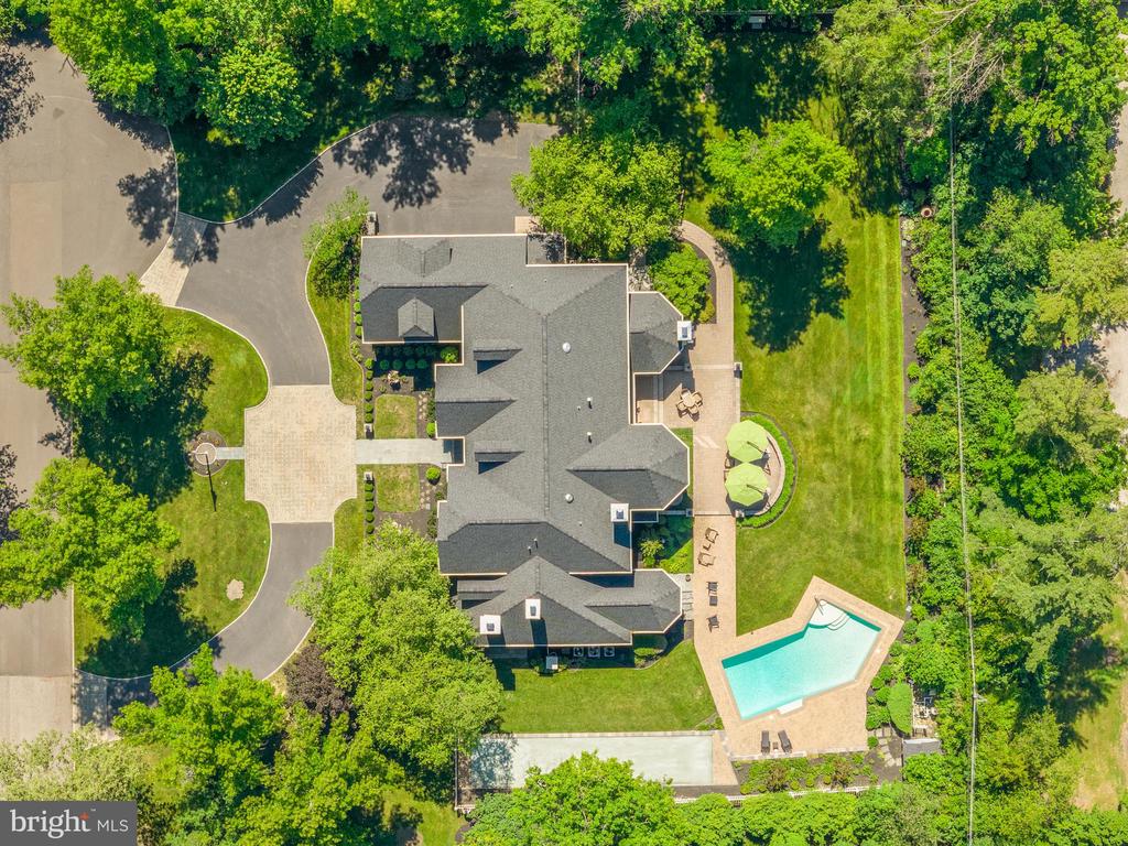 6 WEDGEWOOD DRIVE