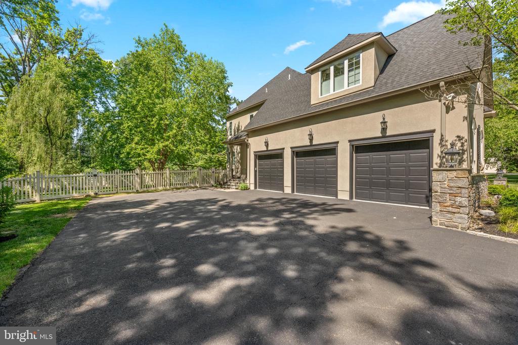 6 WEDGEWOOD DRIVE