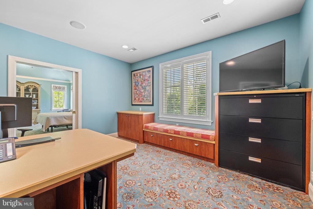 6 WEDGEWOOD DRIVE