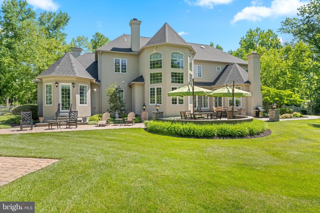 6 WEDGEWOOD DRIVE
