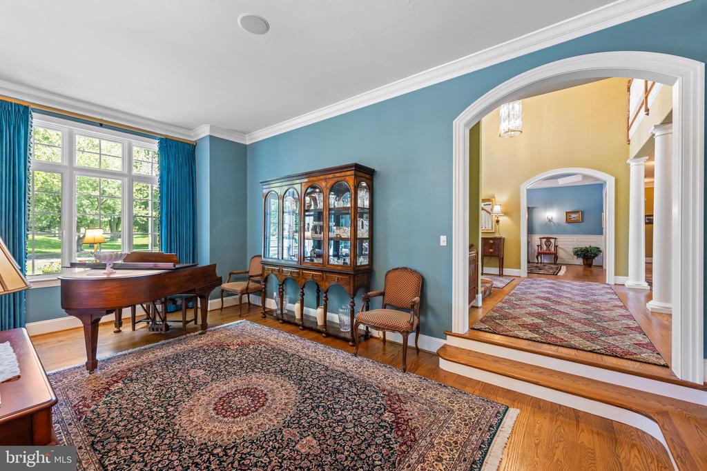 6 WEDGEWOOD DRIVE