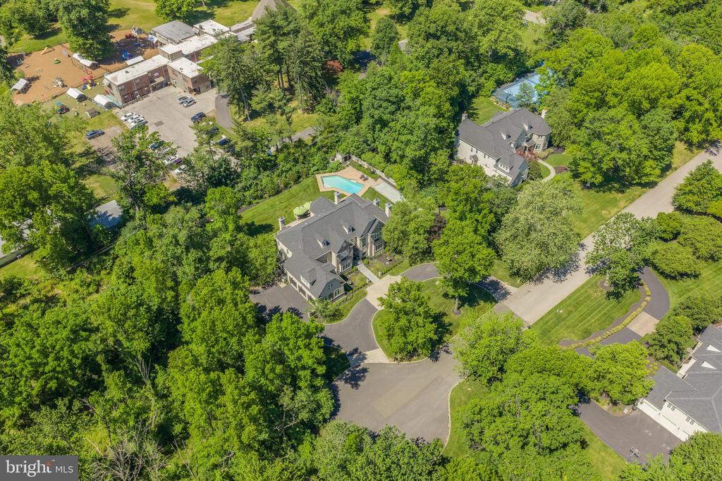 6 WEDGEWOOD DRIVE