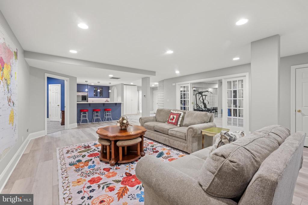 6 WEDGEWOOD DRIVE