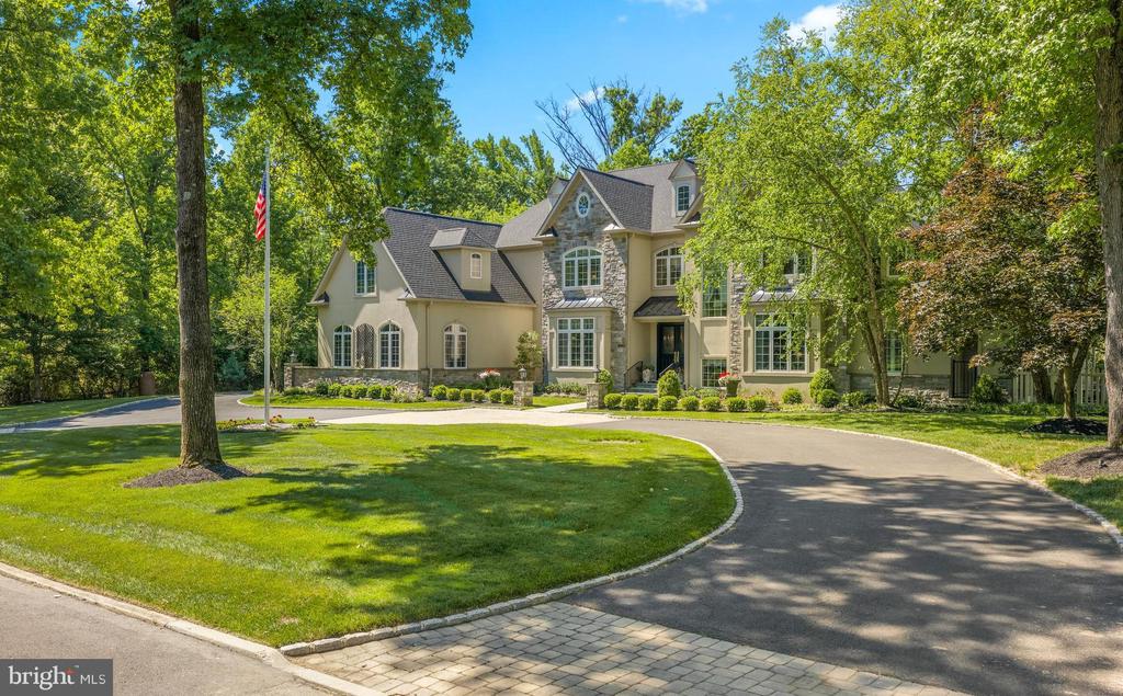 6 WEDGEWOOD DRIVE