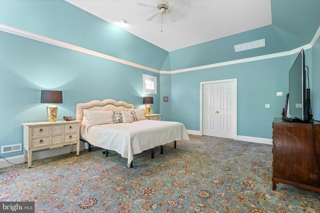 6 WEDGEWOOD DRIVE