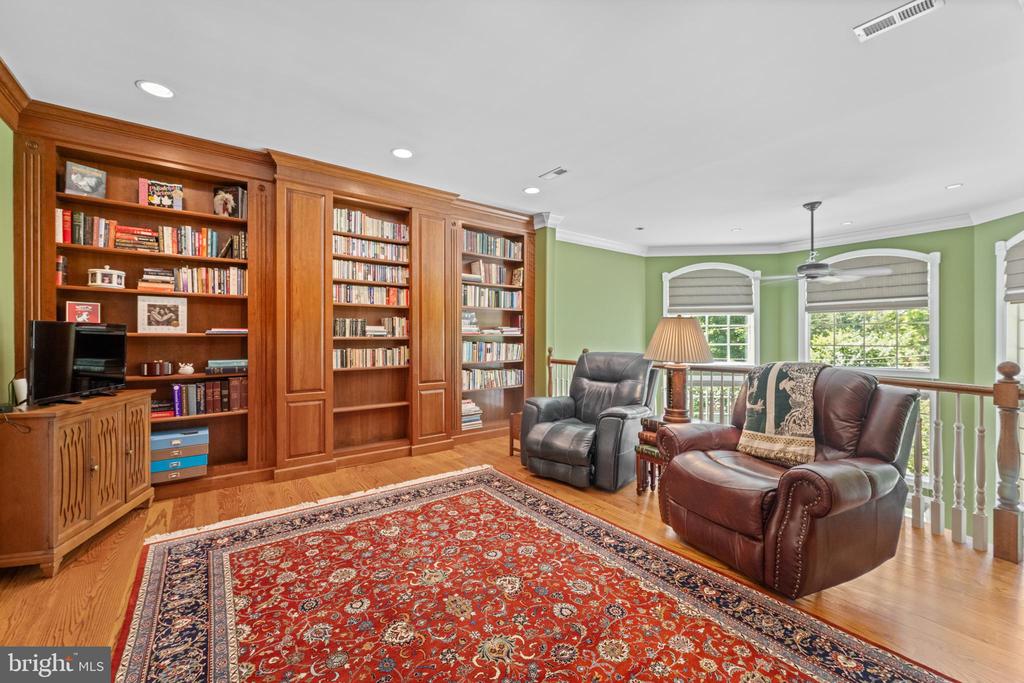 6 WEDGEWOOD DRIVE