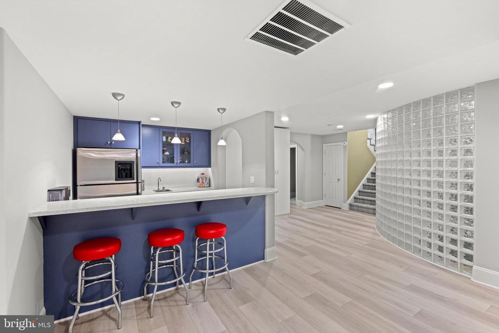 6 WEDGEWOOD DRIVE
