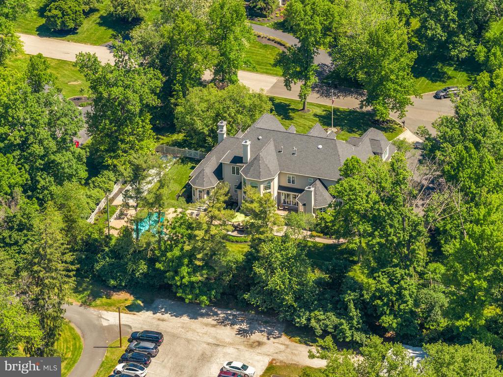 6 WEDGEWOOD DRIVE