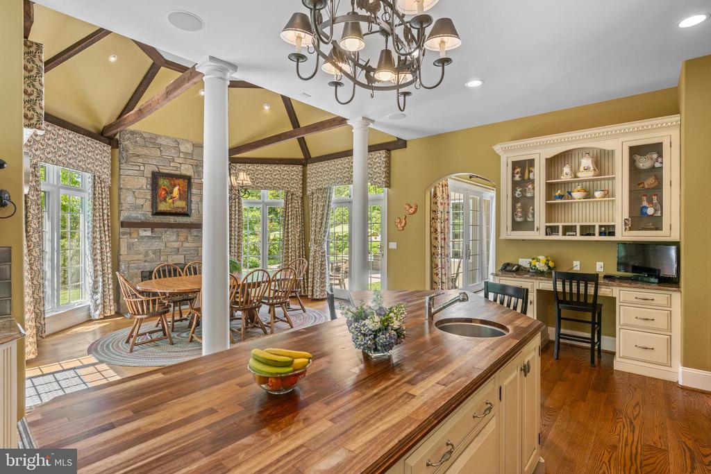 6 WEDGEWOOD DRIVE