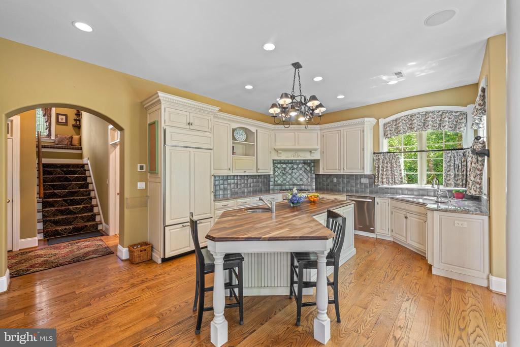 6 WEDGEWOOD DRIVE