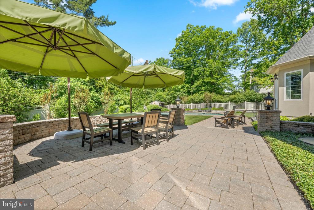 6 WEDGEWOOD DRIVE