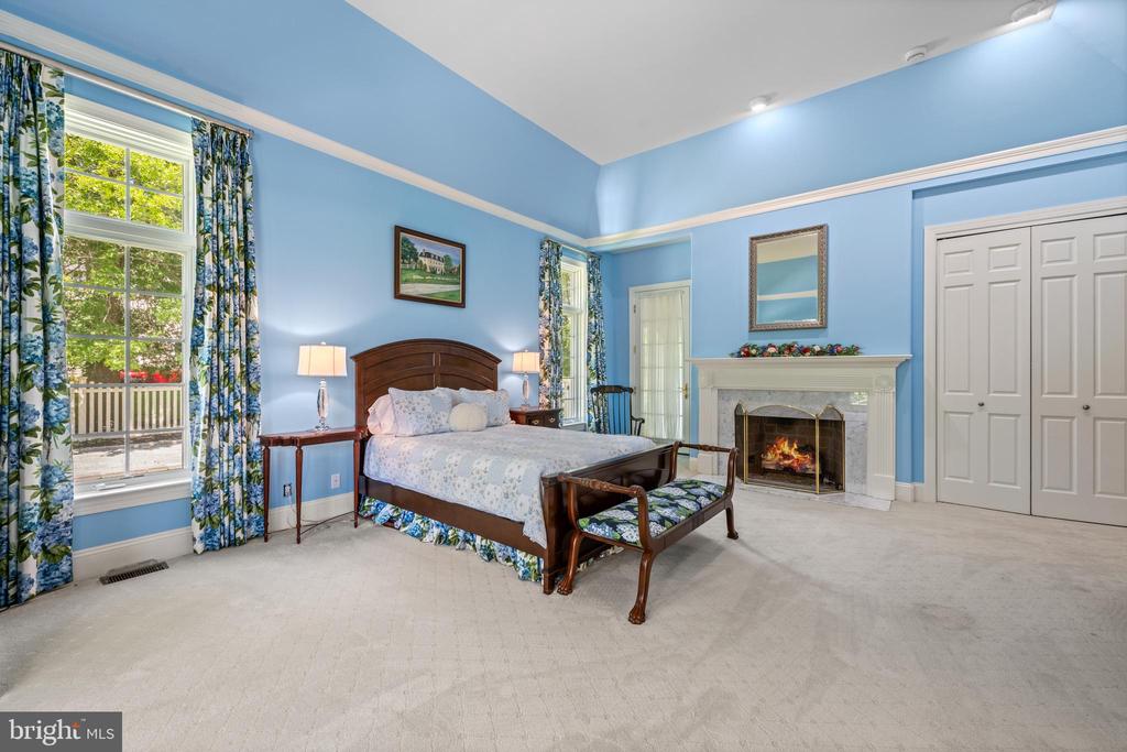 6 WEDGEWOOD DRIVE