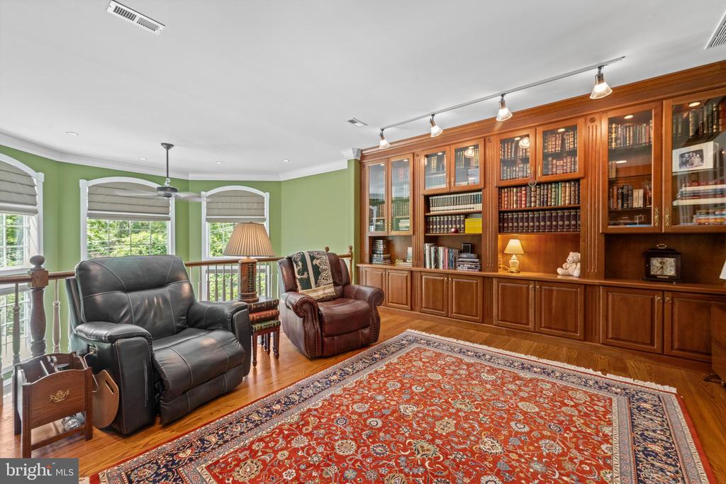 6 WEDGEWOOD DRIVE