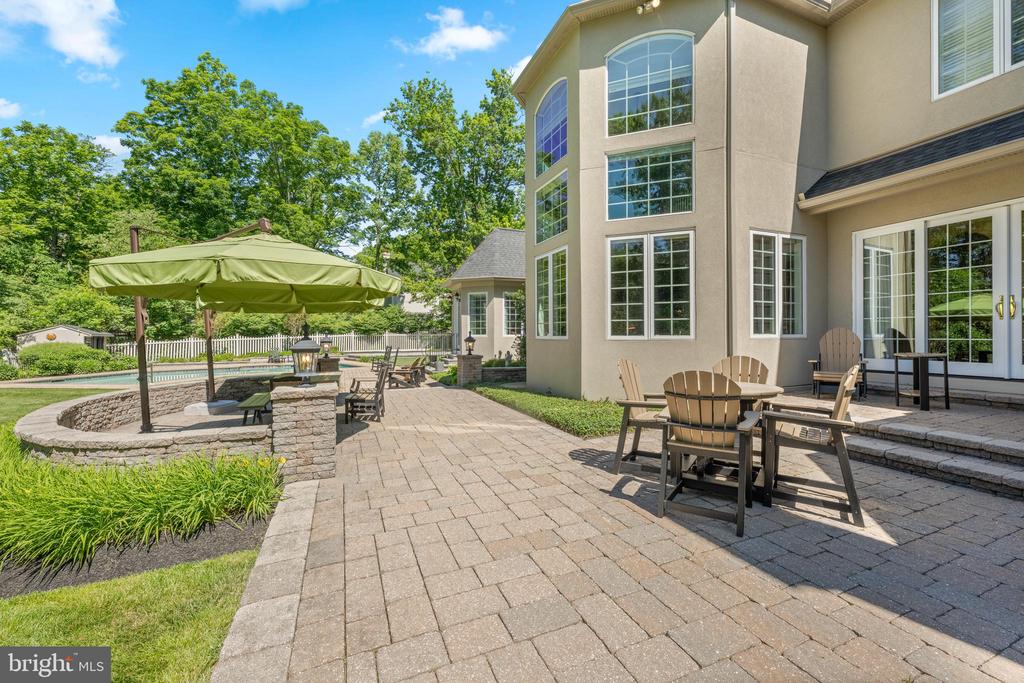 6 WEDGEWOOD DRIVE