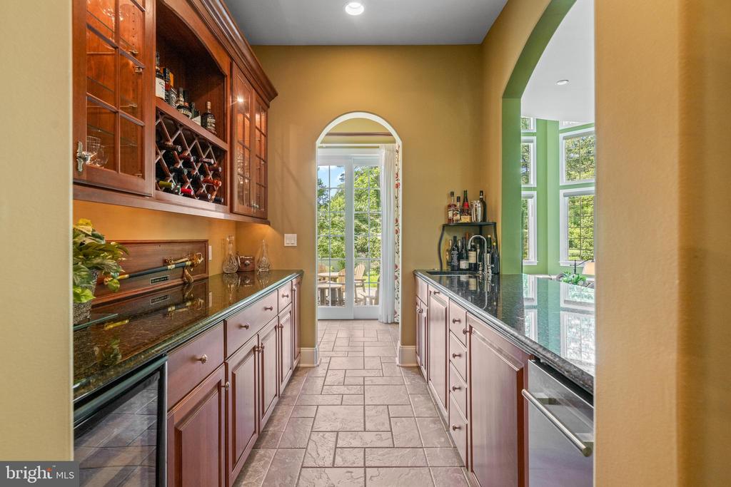 6 WEDGEWOOD DRIVE