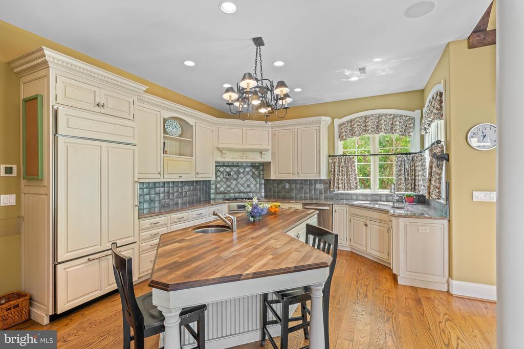 6 WEDGEWOOD DRIVE