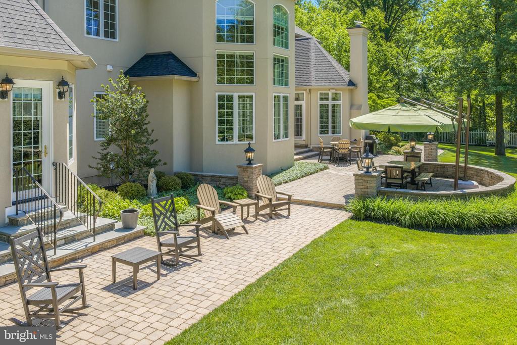 6 WEDGEWOOD DRIVE