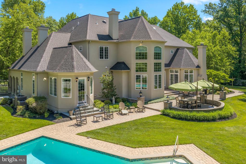 6 WEDGEWOOD DRIVE