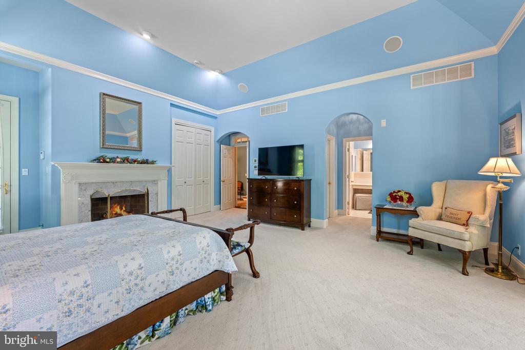 6 WEDGEWOOD DRIVE