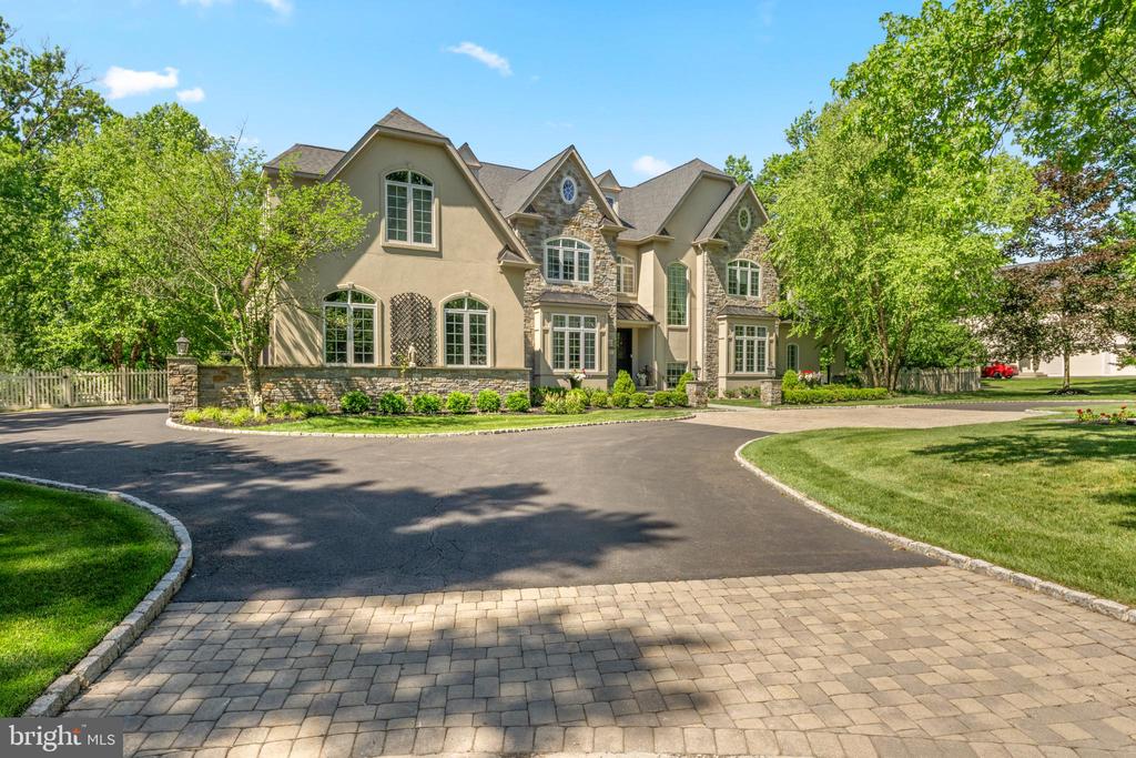 6 WEDGEWOOD DRIVE