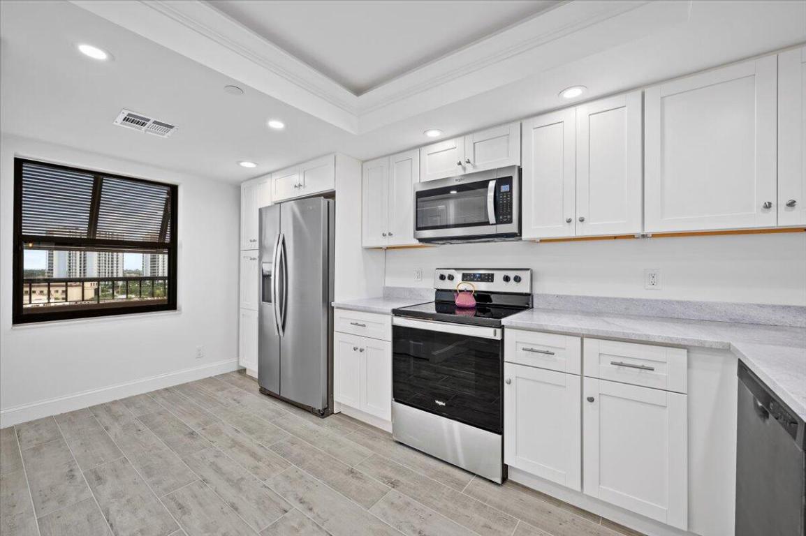 356 Golfview Road 1105