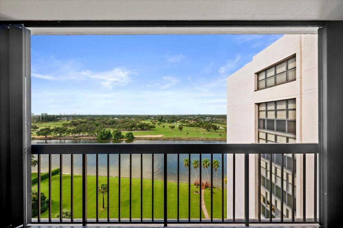 356 Golfview Road 1105