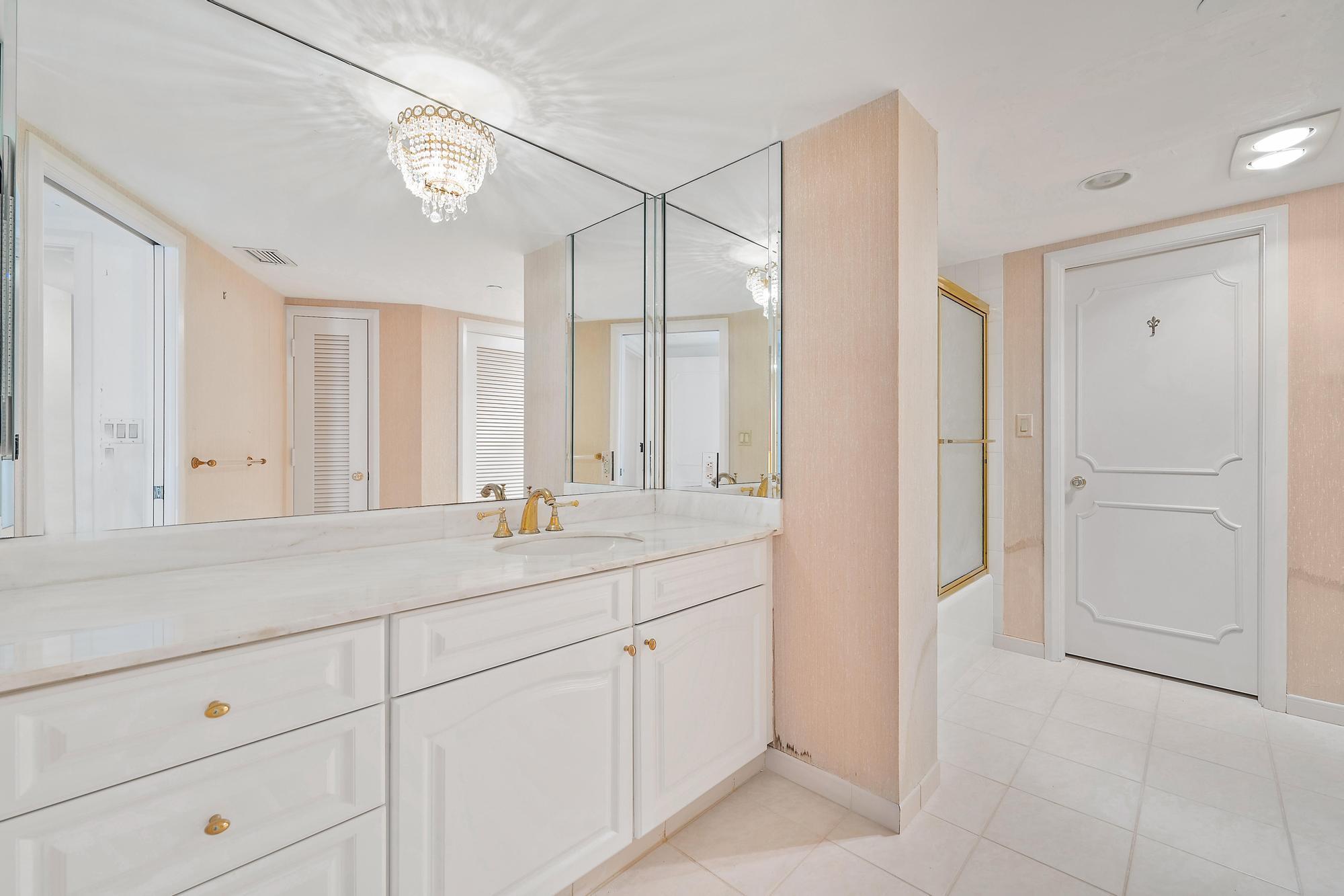 100 Lakeshore Drive 1657