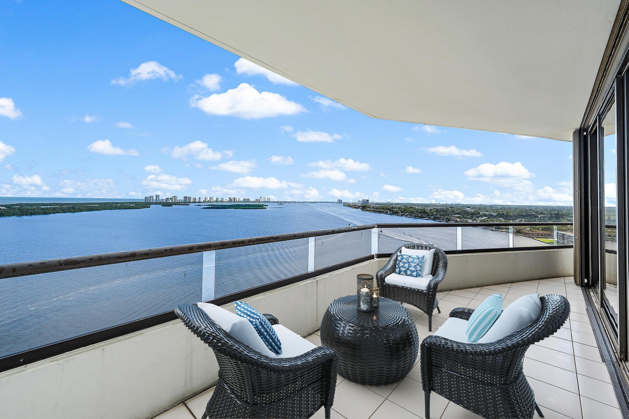 100 Lakeshore Drive 1657