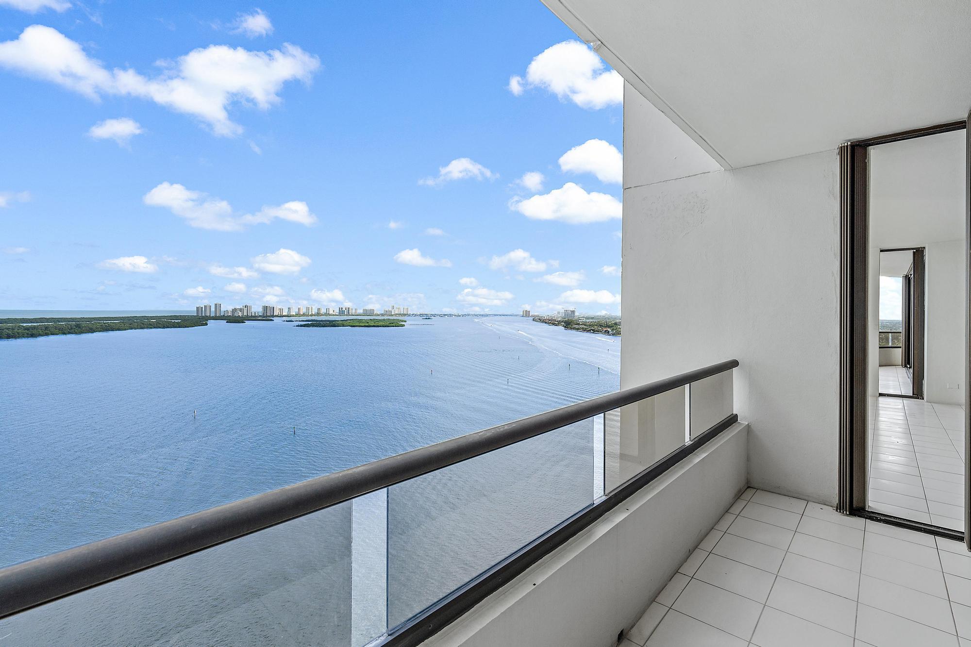 100 Lakeshore Drive 1657