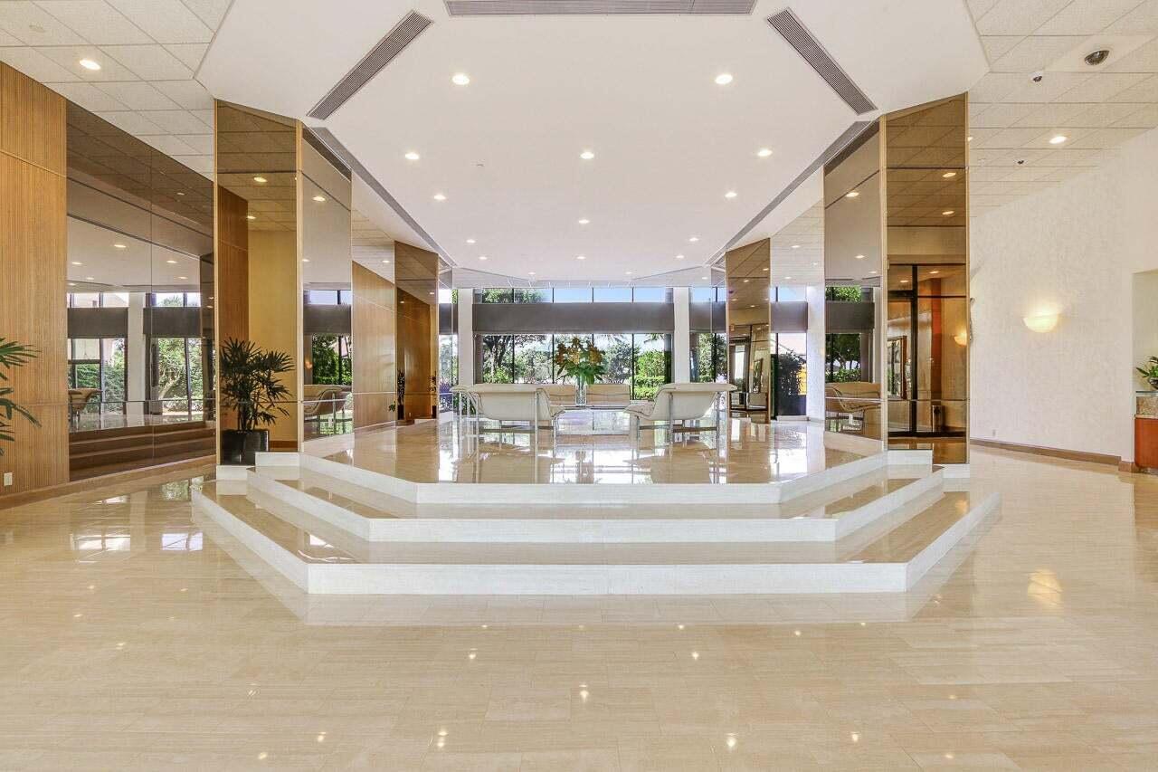 100 Lakeshore Drive 1657