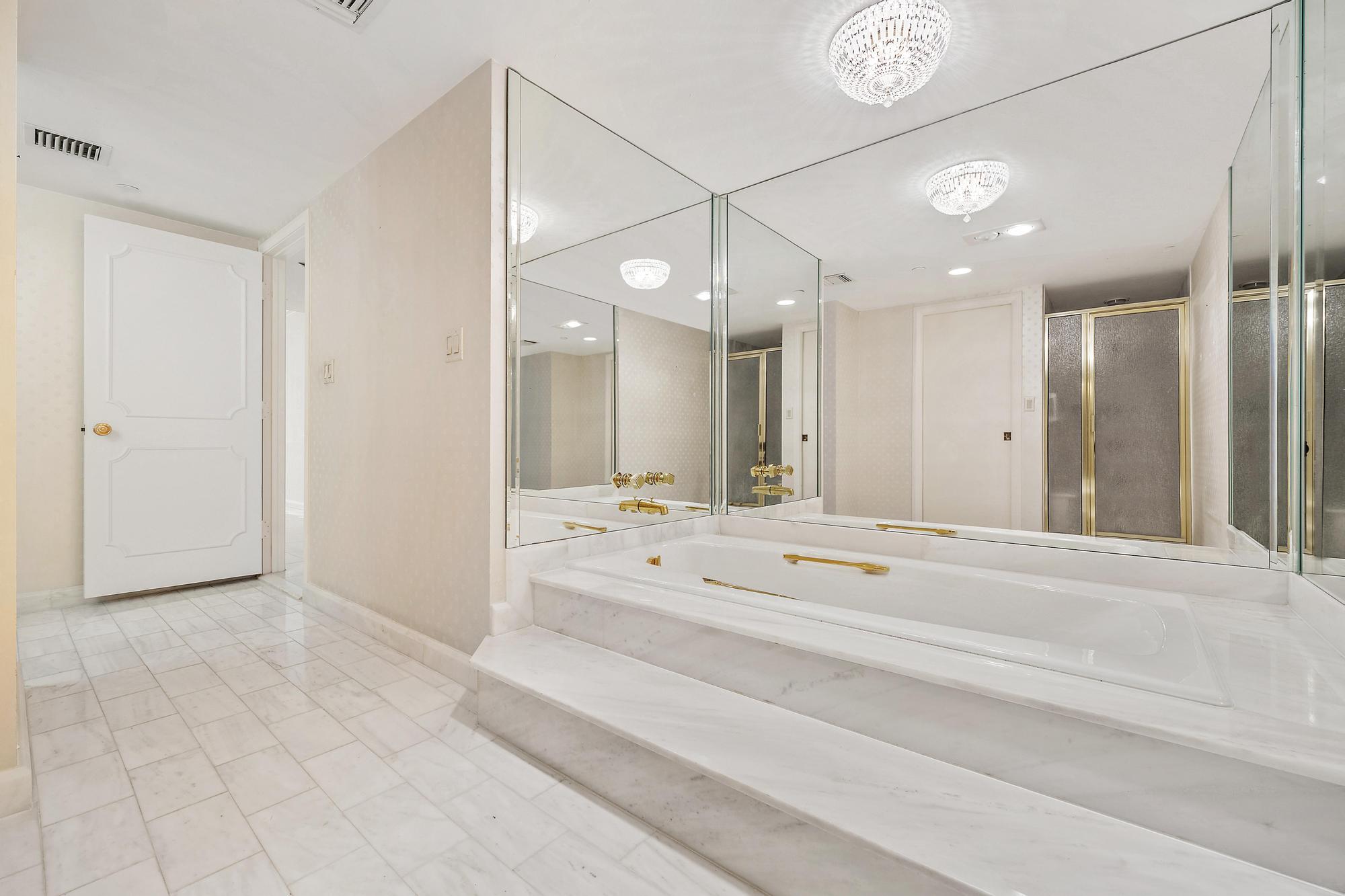 100 Lakeshore Drive 1657