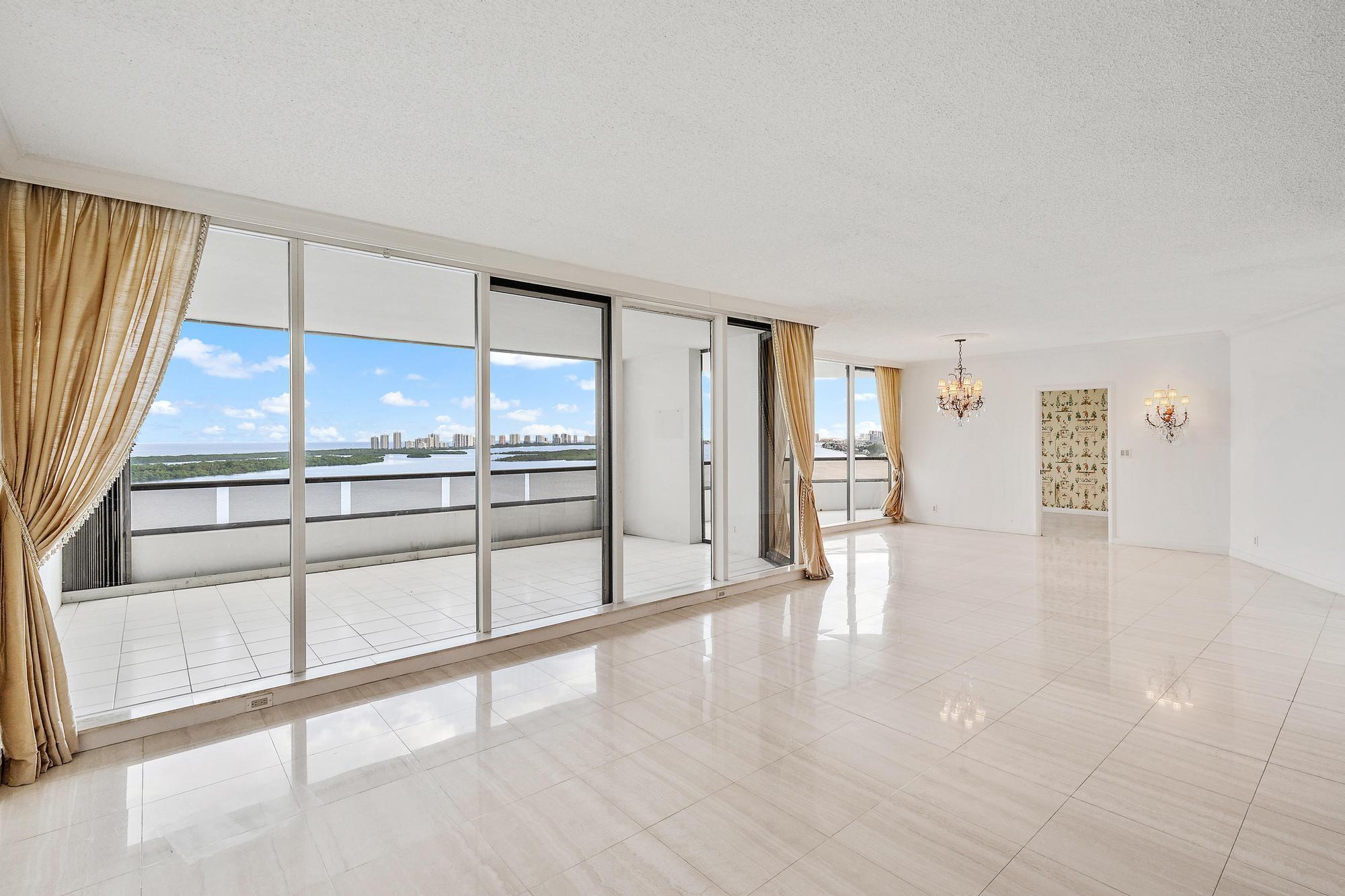 100 Lakeshore Drive 1657