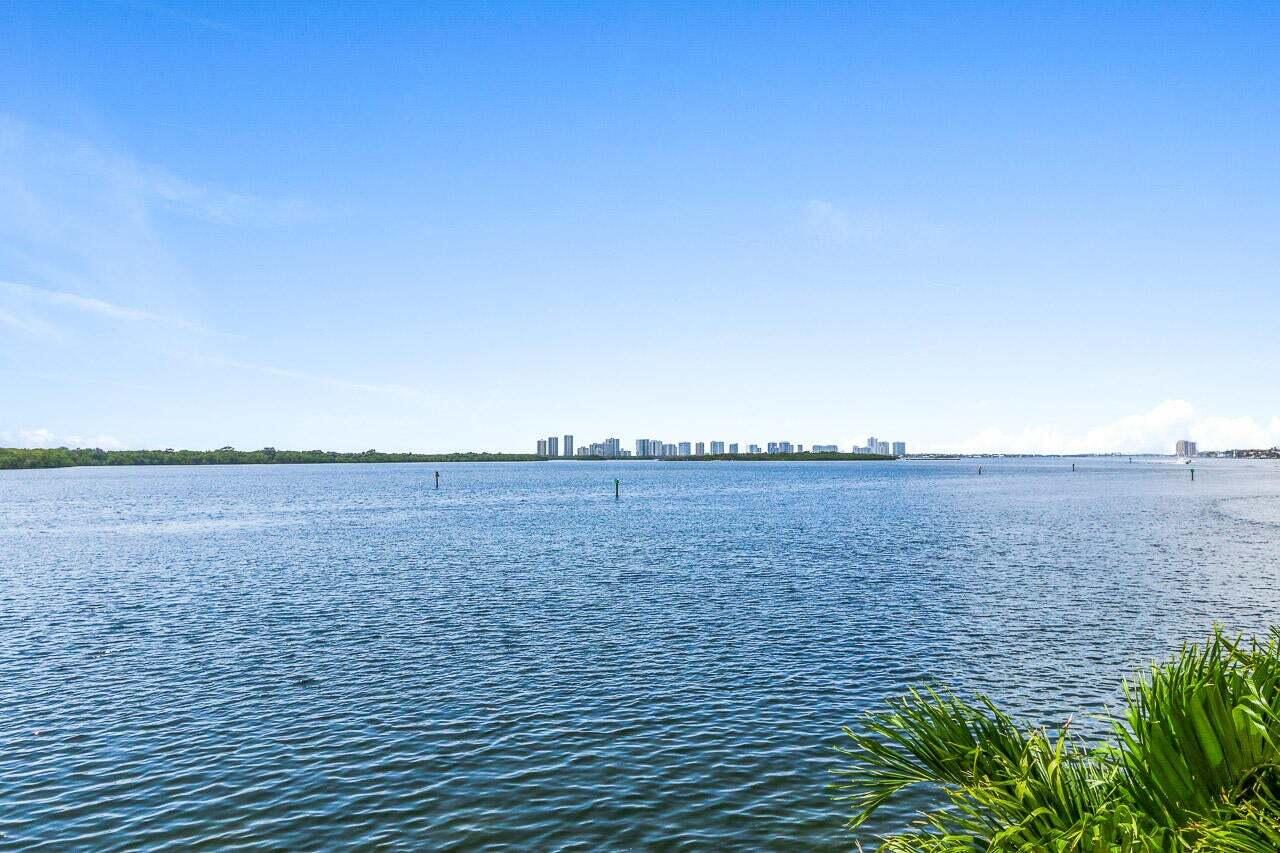 100 Lakeshore Drive 1657