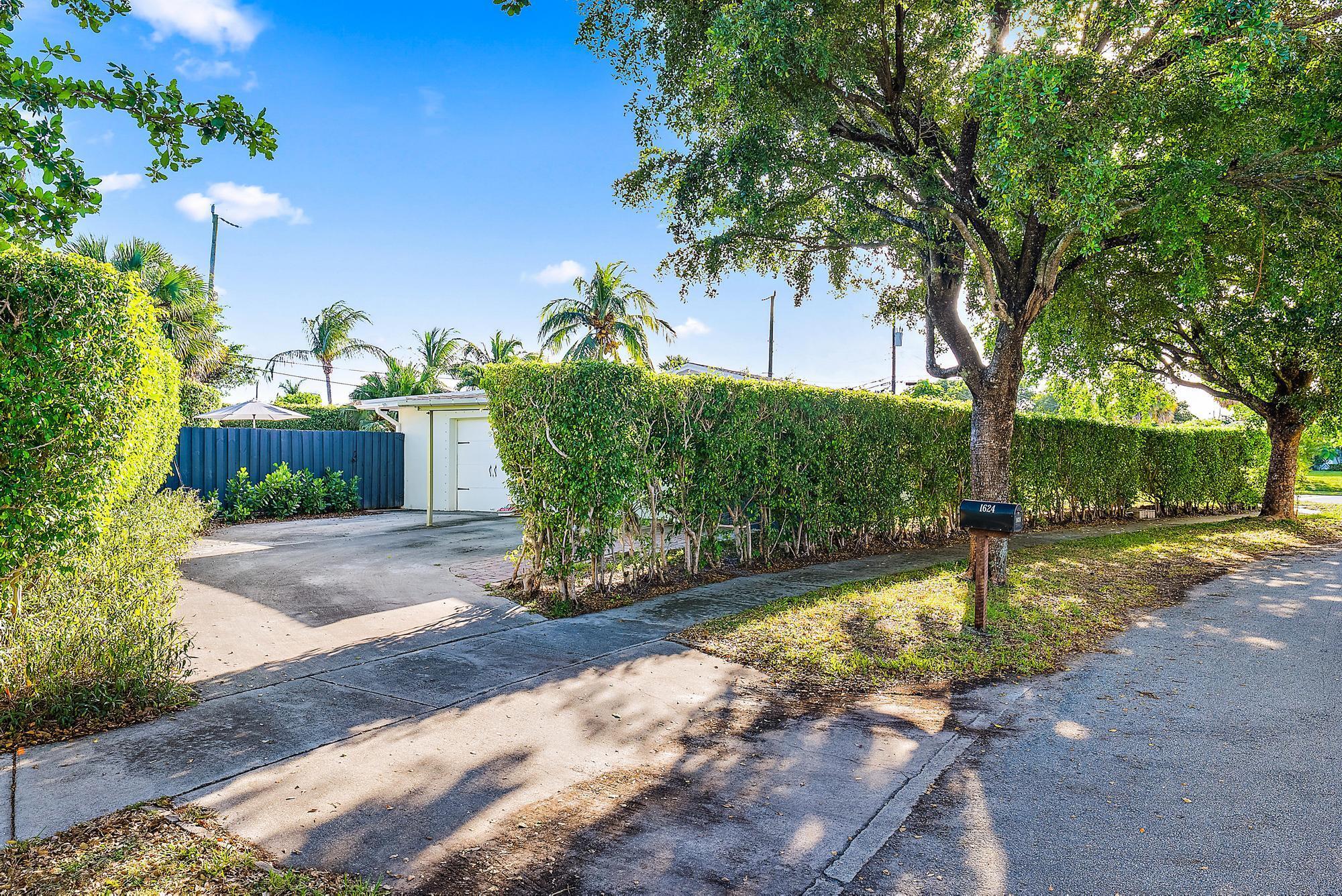 1624 W Terrace Drive