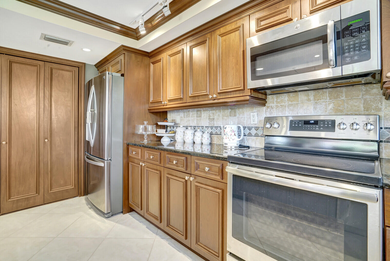 372 Golfview Road 103