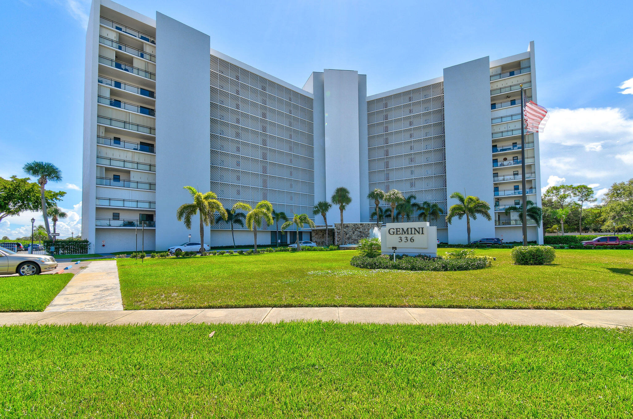 336 Golfview Road 915