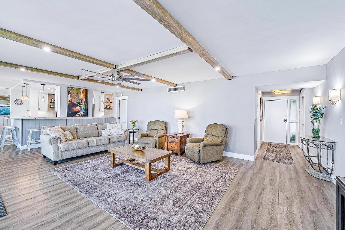 120 Lakeshore 4370 Drive 437