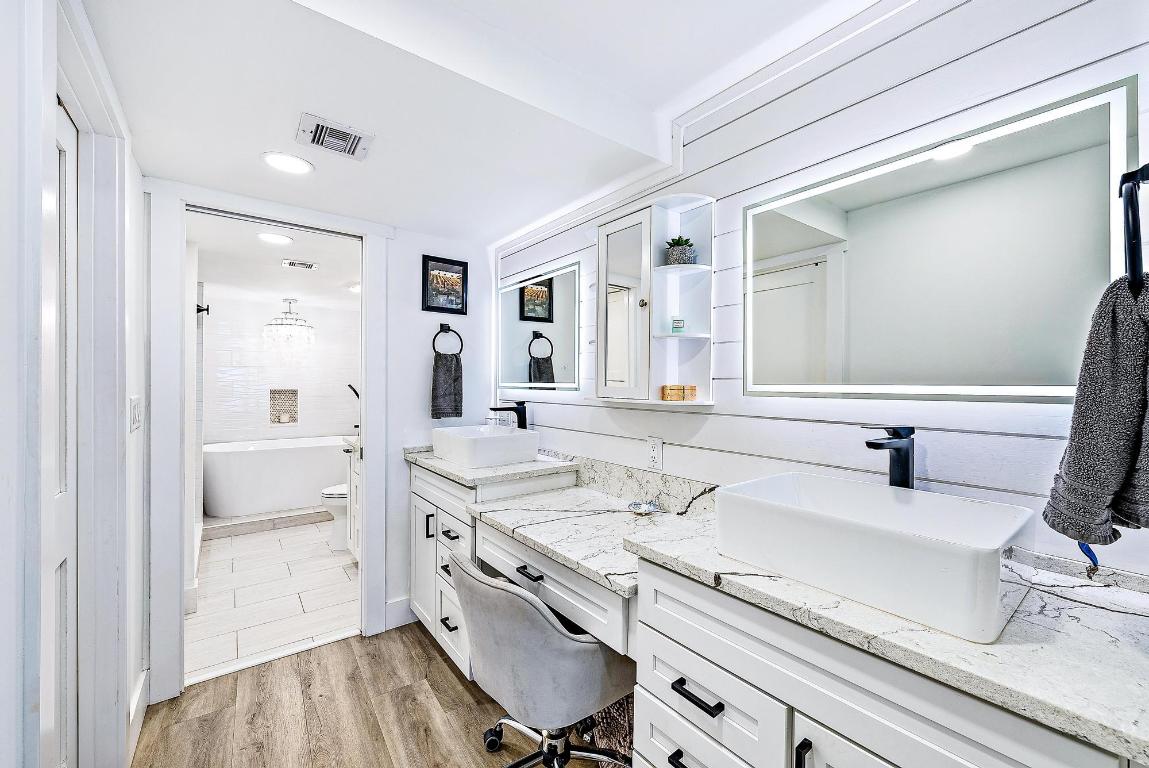 120 Lakeshore 4370 Drive 437