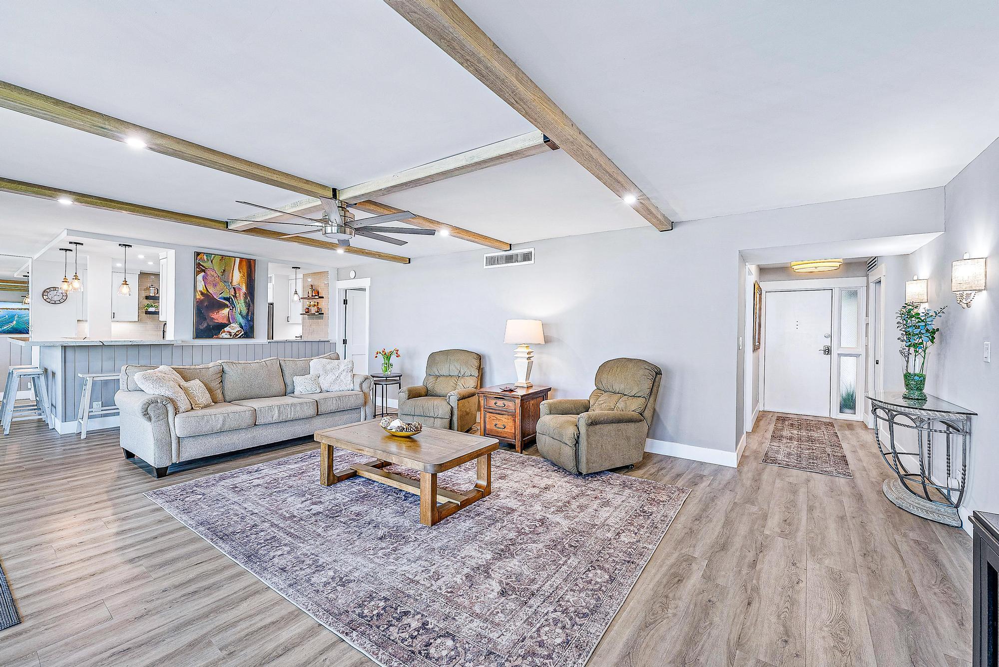 120 Lakeshore 4370 Drive 437