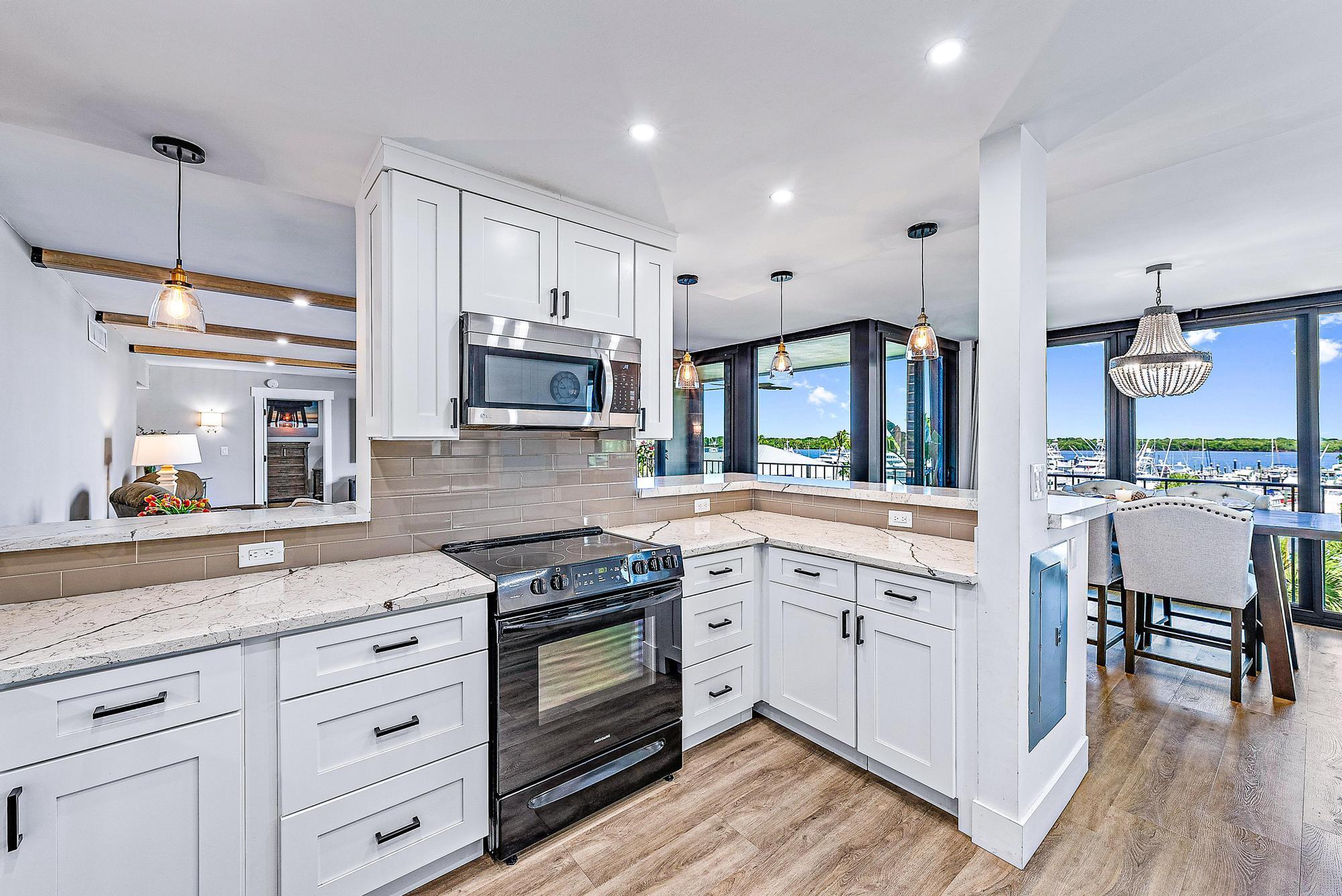 120 Lakeshore 4370 Drive 437