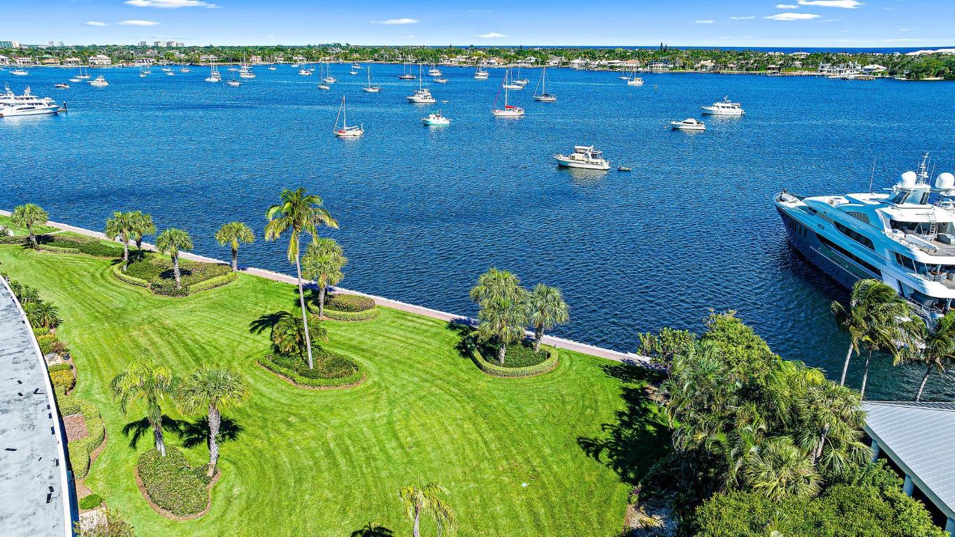 120 Lakeshore 4370 Drive 437